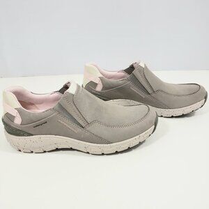 Clarks Slip-on WaveWalk Sneaker NWOT Size 9.5 Beige Waterproof Removable Insoles